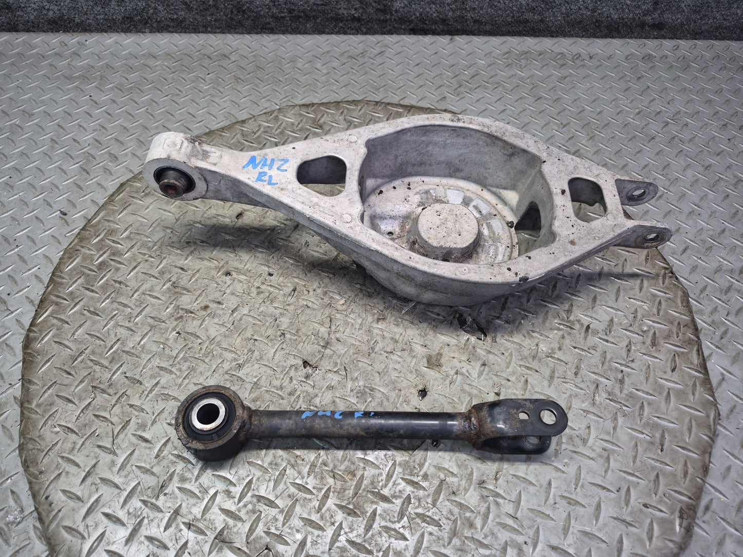 09-20 Nissan 370Z Z34 Set of 2 Rear Left Control Arm 72K Miles OEM