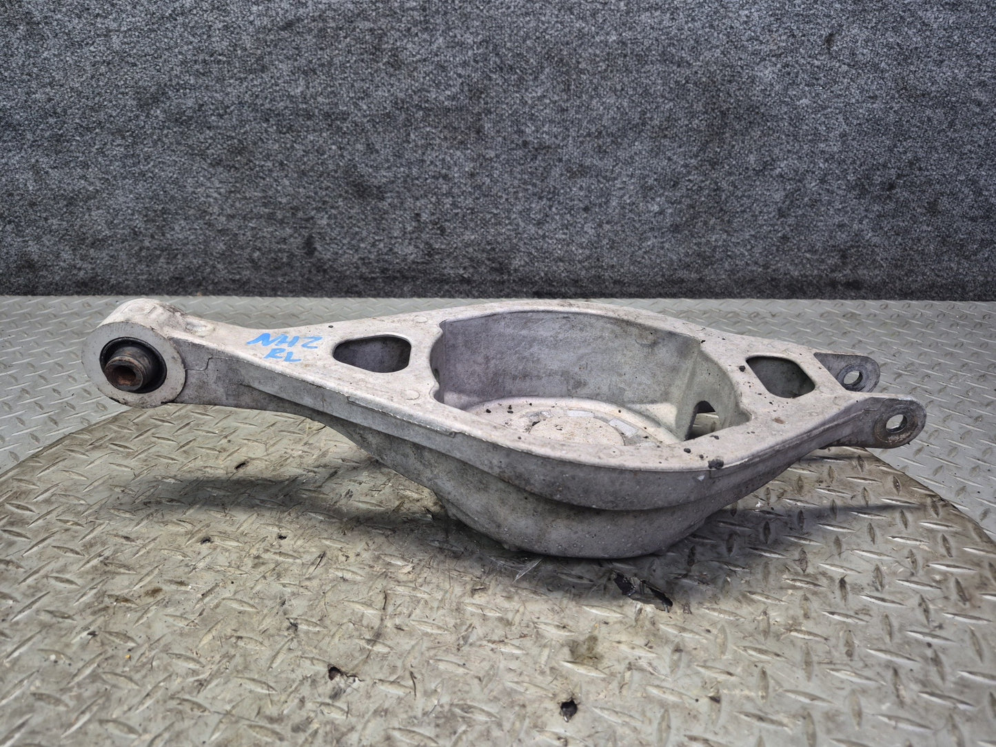 09-20 Nissan 370Z Z34 Set of 2 Rear Left Control Arm 72K Miles OEM