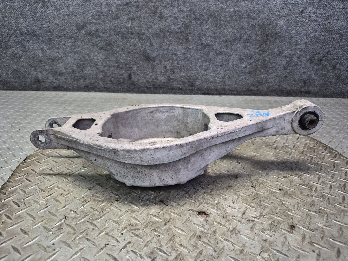 09-20 Nissan 370Z Z34 Set of 2 Rear Left Control Arm 72K Miles OEM