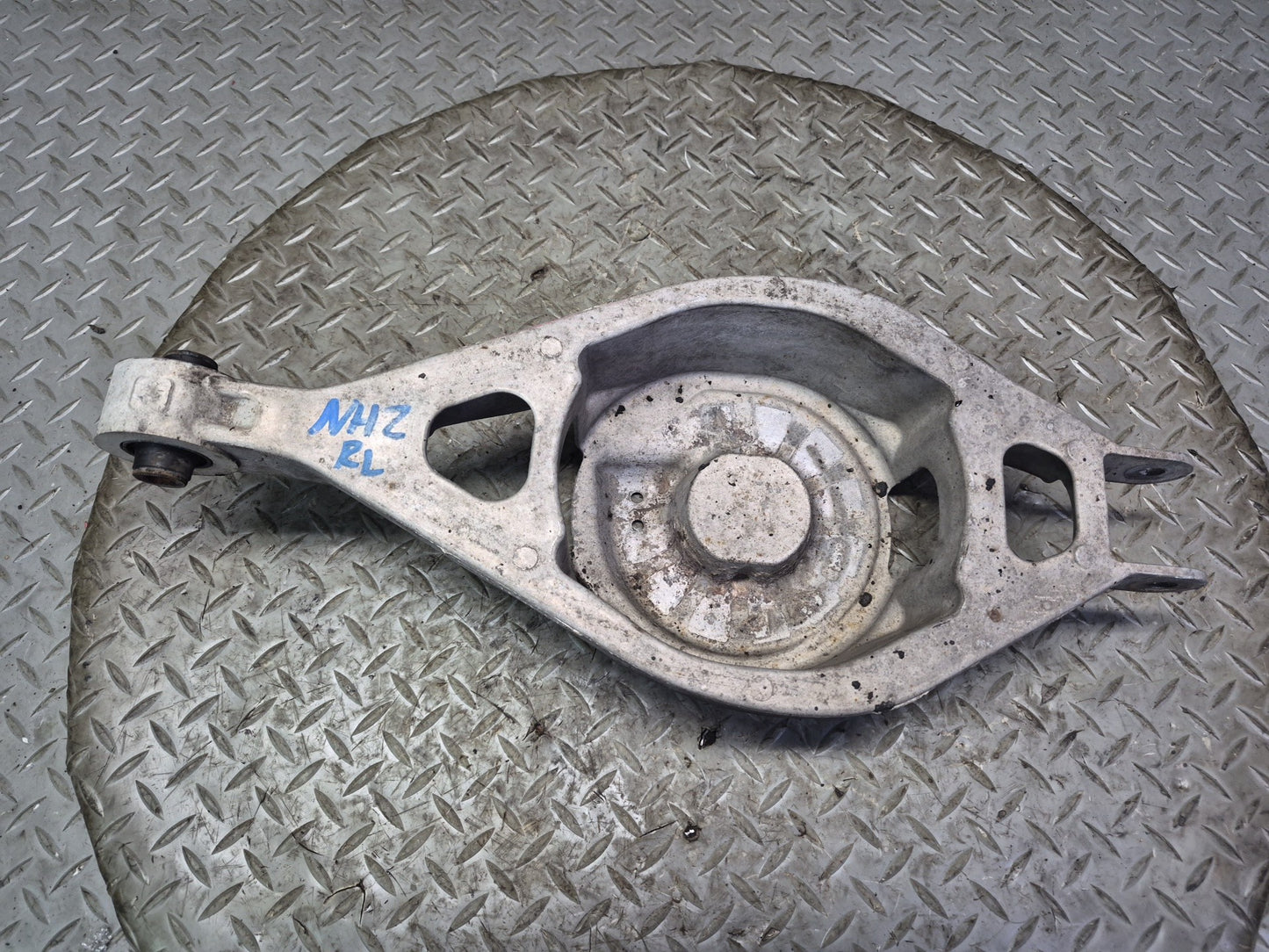 09-20 Nissan 370Z Z34 Set of 2 Rear Left Control Arm 72K Miles OEM