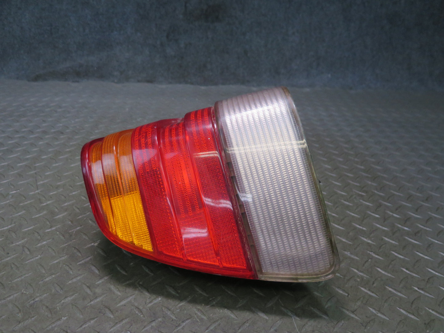 95-96 Mercedes W140 S420 S500 Sedan Rear Left Tail Light Lamp Damaged