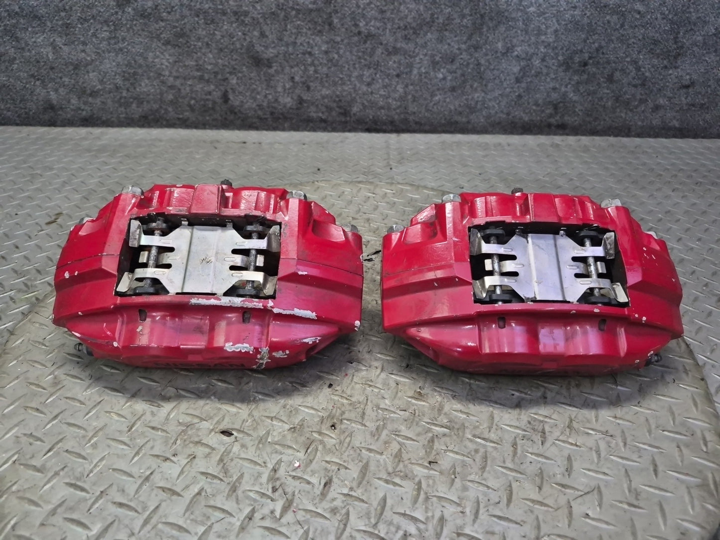10-20 Nissan Z34 370Z Front Left & Right Sport Brake Caliper Set Akebono 72K OEM