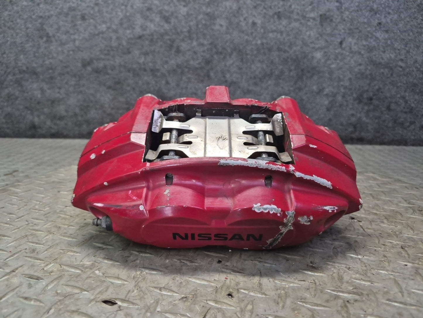 10-20 Nissan Z34 370Z Front Left & Right Sport Brake Caliper Set Akebono 72K OEM
