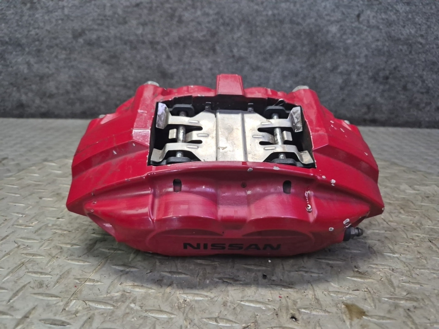 10-20 Nissan Z34 370Z Front Left & Right Sport Brake Caliper Set Akebono 72K OEM