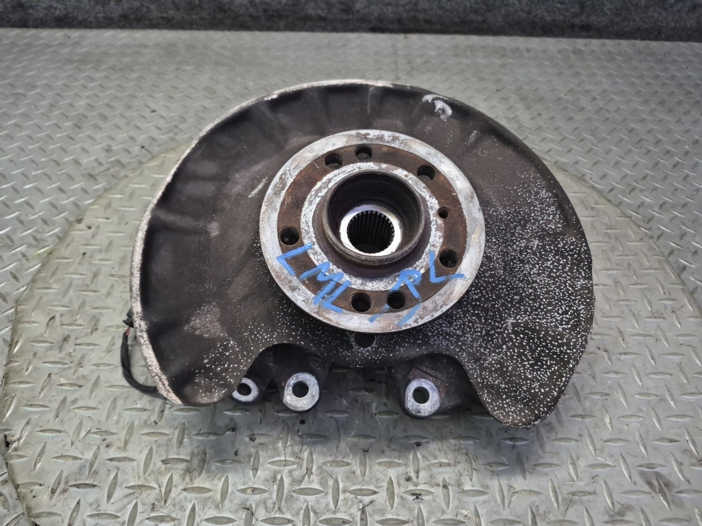 2012-2015 Mercedes X166 W166 ML AWD Rear Left Spindle Knuckle Wheel Hub OEM