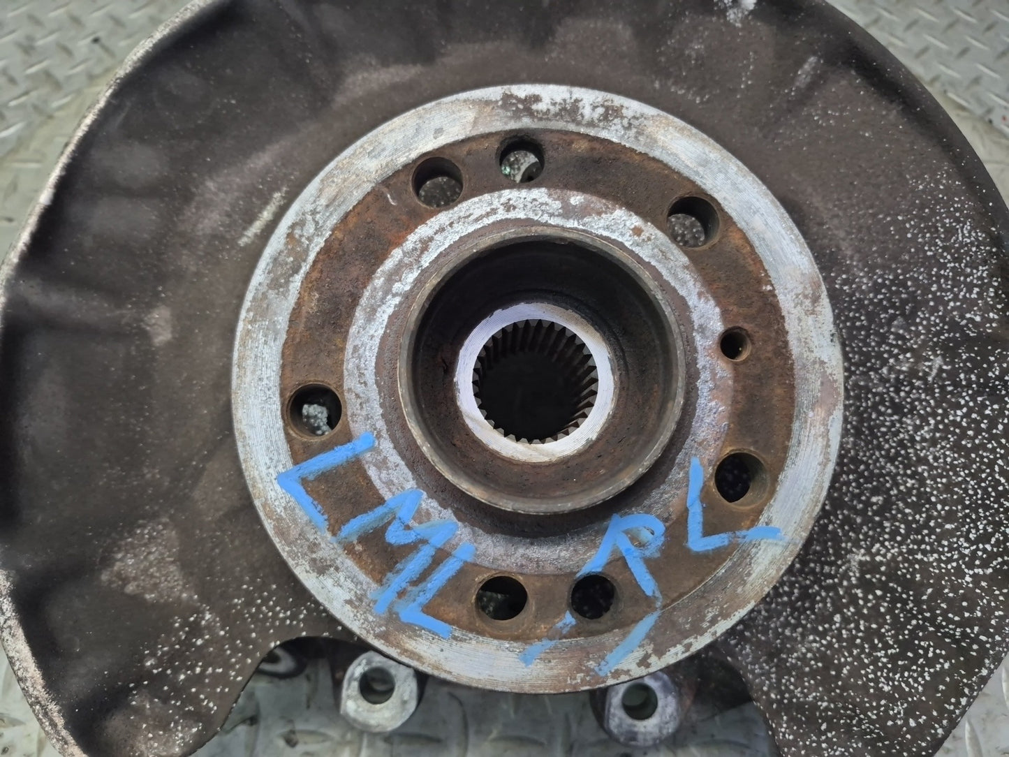 2012-2015 Mercedes X166 W166 ML AWD Rear Left Spindle Knuckle Wheel Hub OEM
