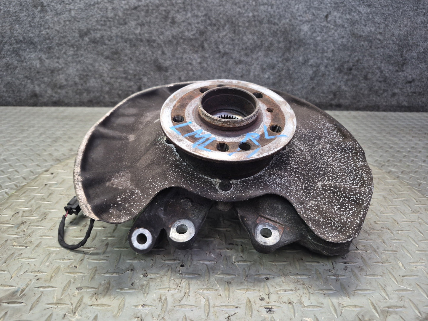 2012-2015 Mercedes X166 W166 ML AWD Rear Left Spindle Knuckle Wheel Hub OEM