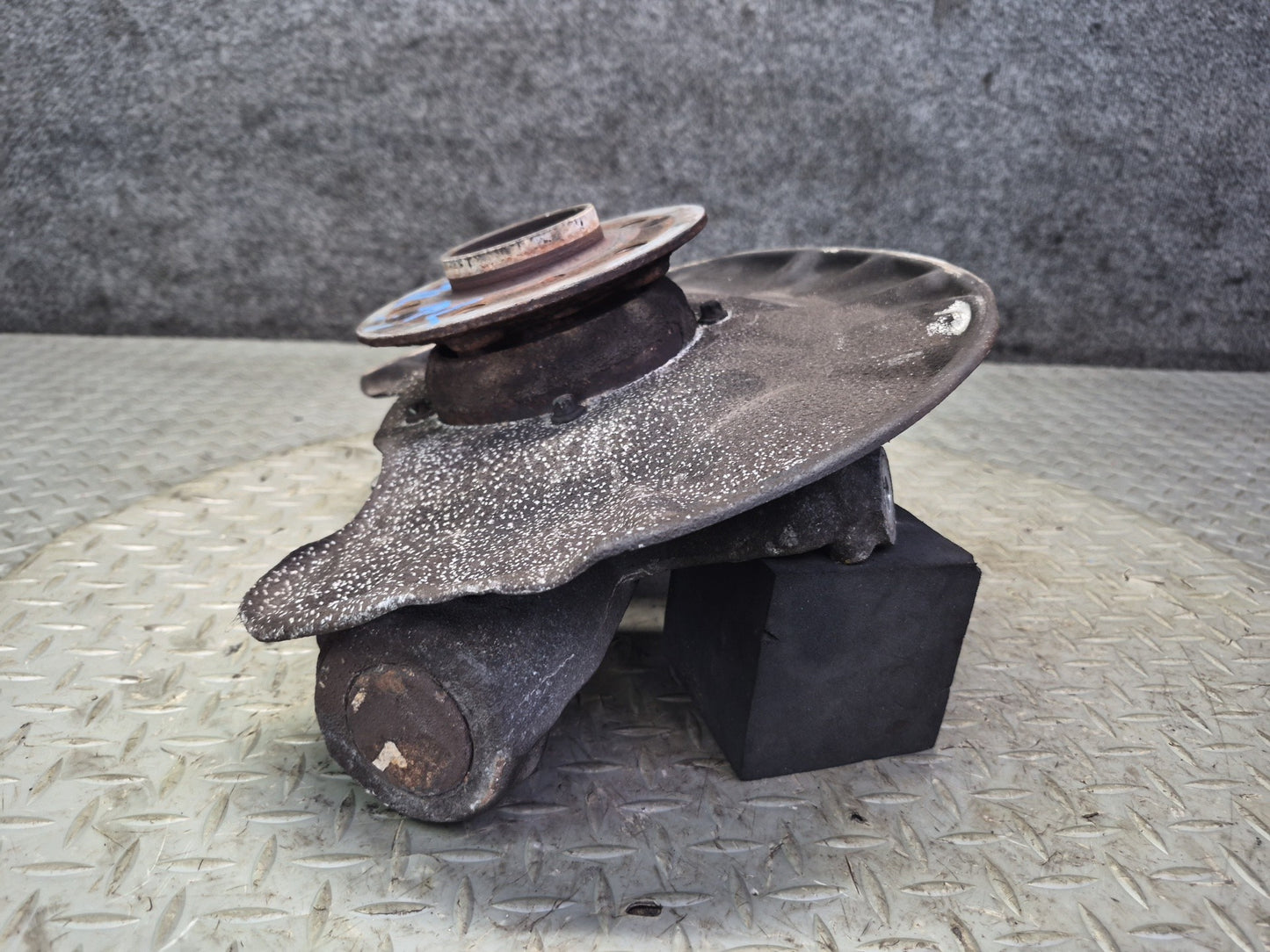 2012-2015 Mercedes X166 W166 ML AWD Rear Left Spindle Knuckle Wheel Hub OEM