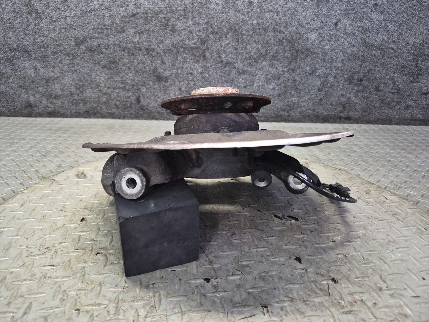 2012-2015 Mercedes X166 W166 ML AWD Rear Left Spindle Knuckle Wheel Hub OEM