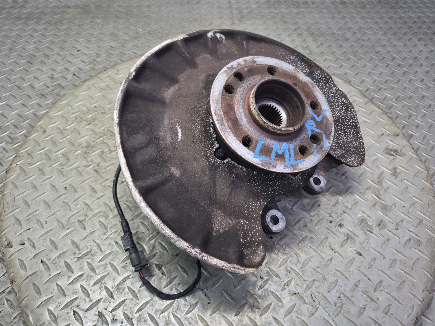 2012-2015 Mercedes X166 W166 ML AWD Rear Left Spindle Knuckle Wheel Hub OEM