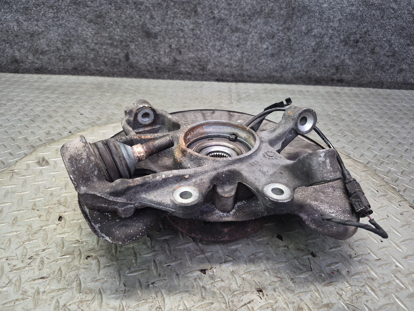 2012-2015 Mercedes X166 W166 ML AWD Rear Left Spindle Knuckle Wheel Hub OEM