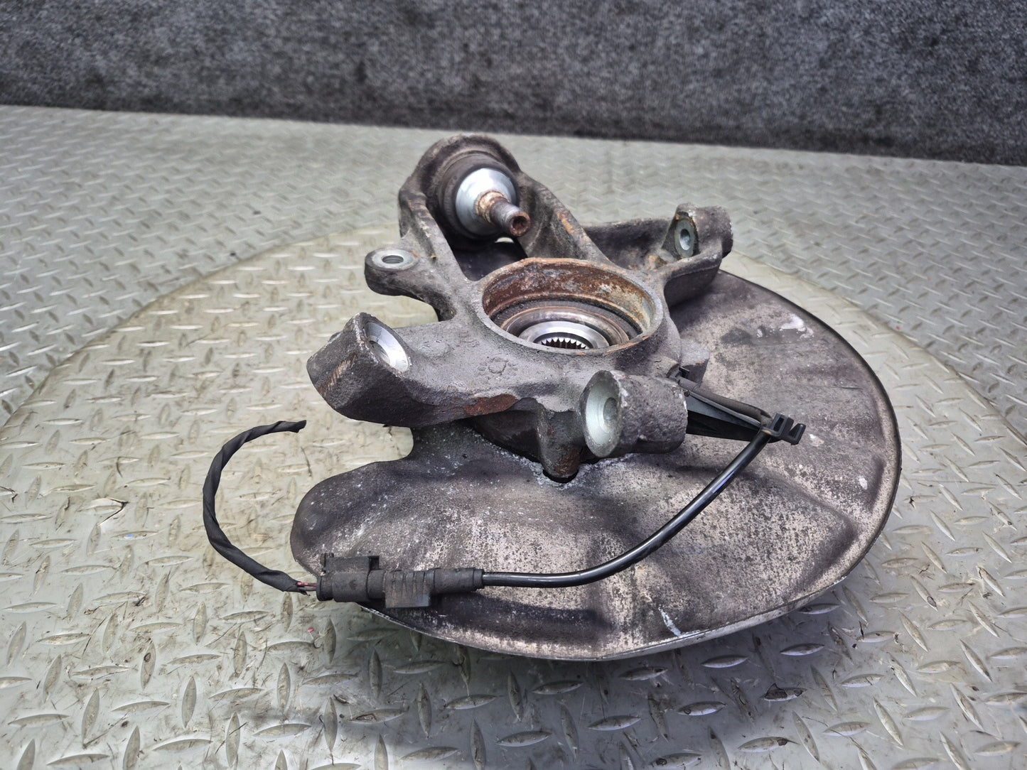 2012-2015 Mercedes X166 W166 ML AWD Rear Left Spindle Knuckle Wheel Hub OEM