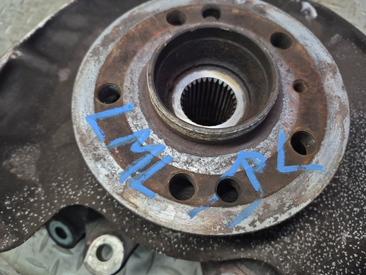 2012-2015 Mercedes X166 W166 ML AWD Rear Left Spindle Knuckle Wheel Hub OEM