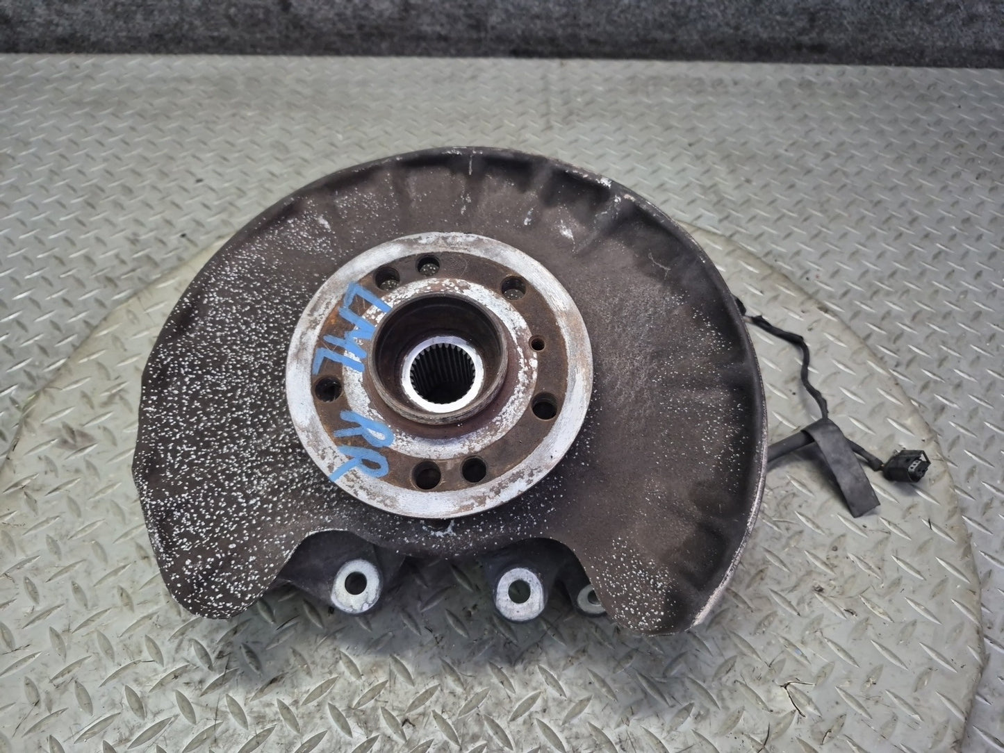2012-2015 Mercedes X166 W166 ML AWD Rear Right Spindle Knuckle Wheel Hub OEM