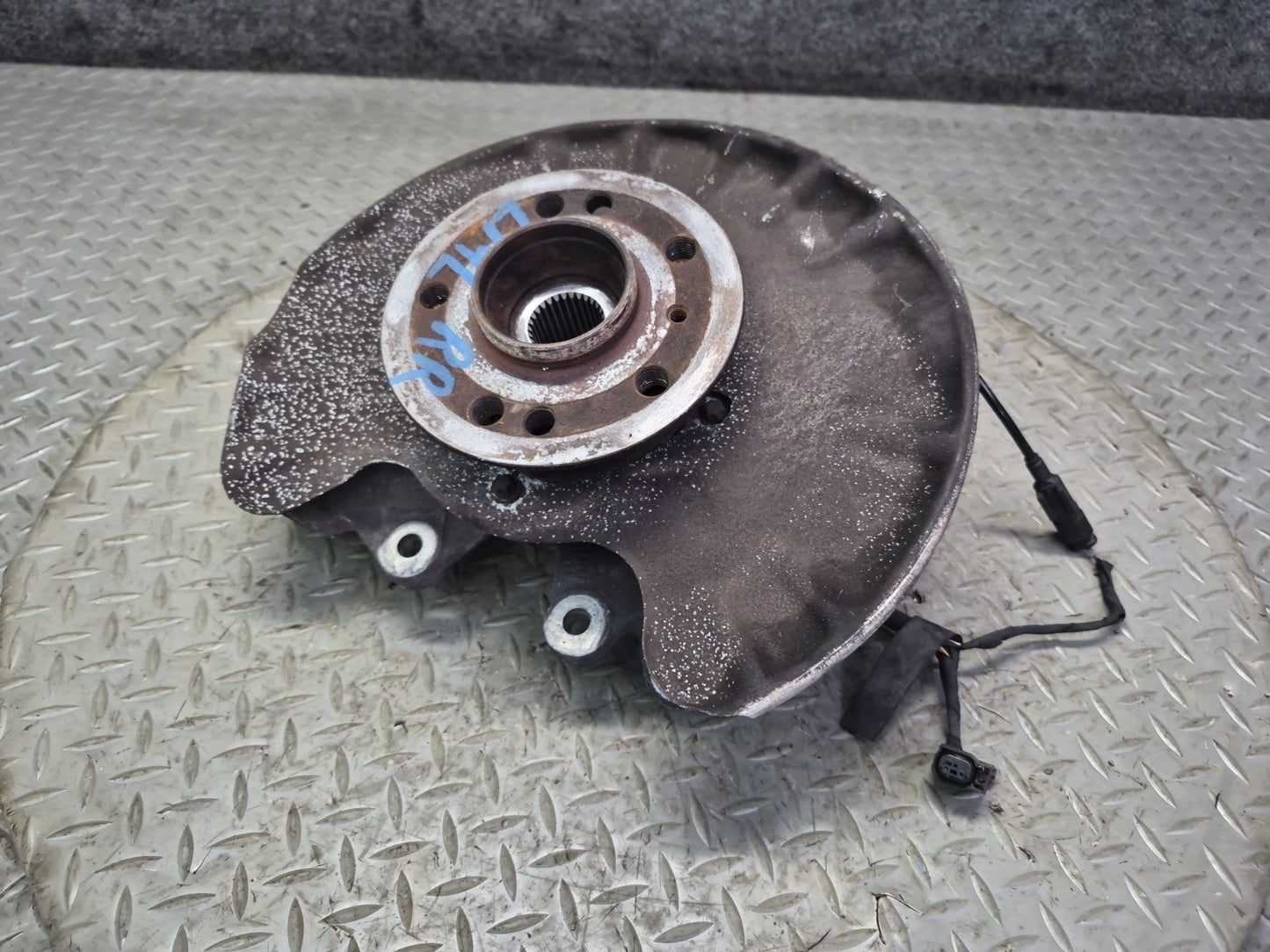 2012-2015 Mercedes X166 W166 ML AWD Rear Right Spindle Knuckle Wheel Hub OEM