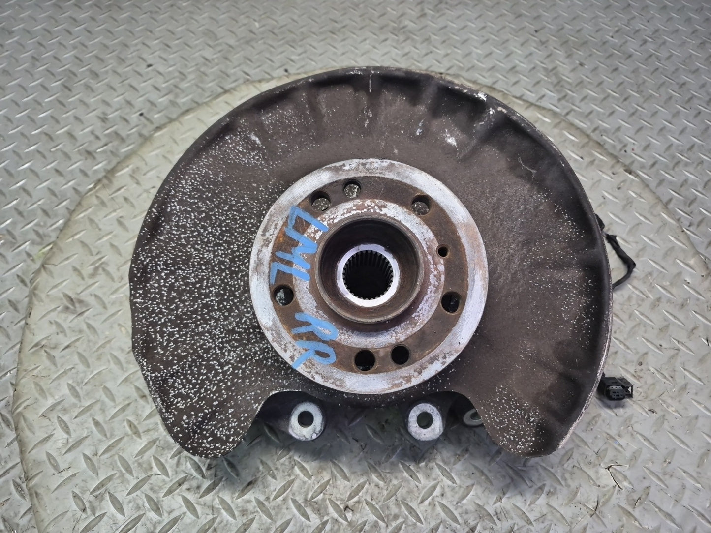 2012-2015 Mercedes X166 W166 ML AWD Rear Right Spindle Knuckle Wheel Hub OEM