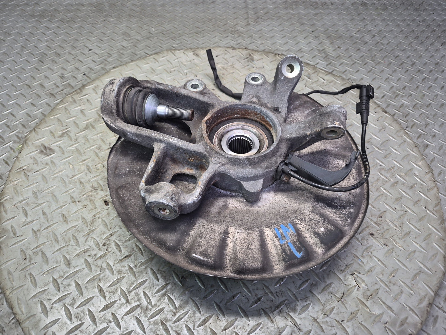 2012-2015 Mercedes X166 W166 ML AWD Rear Right Spindle Knuckle Wheel Hub OEM