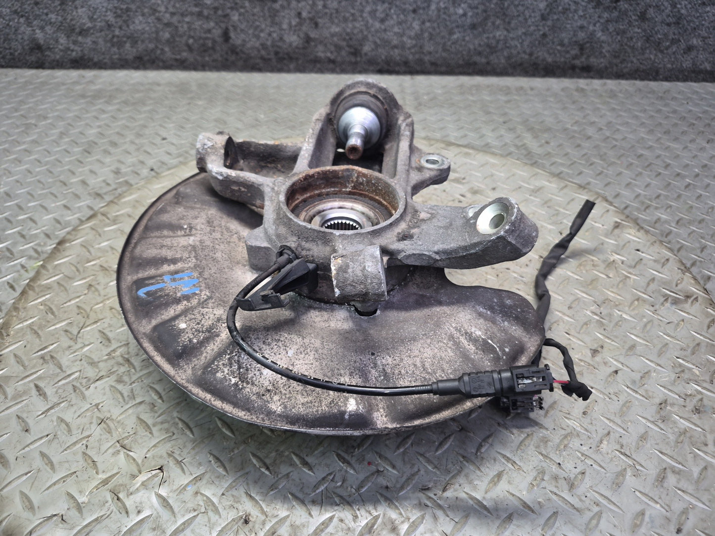 2012-2015 Mercedes X166 W166 ML AWD Rear Right Spindle Knuckle Wheel Hub OEM