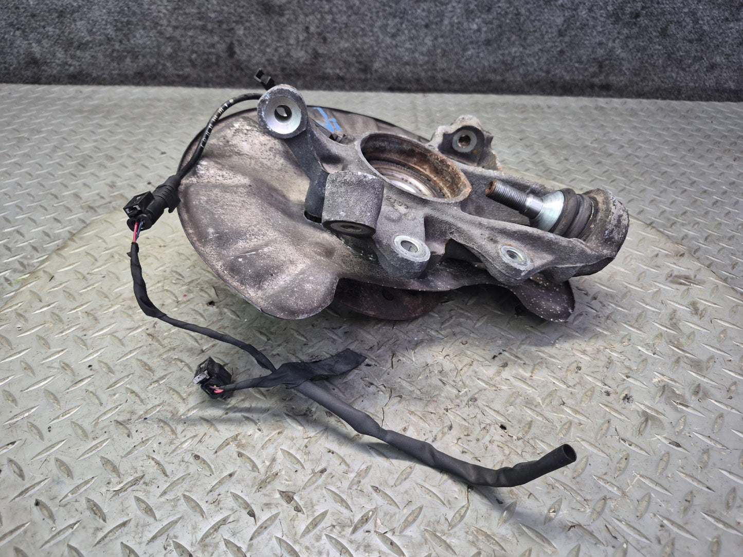 2012-2015 Mercedes X166 W166 ML AWD Rear Right Spindle Knuckle Wheel Hub OEM