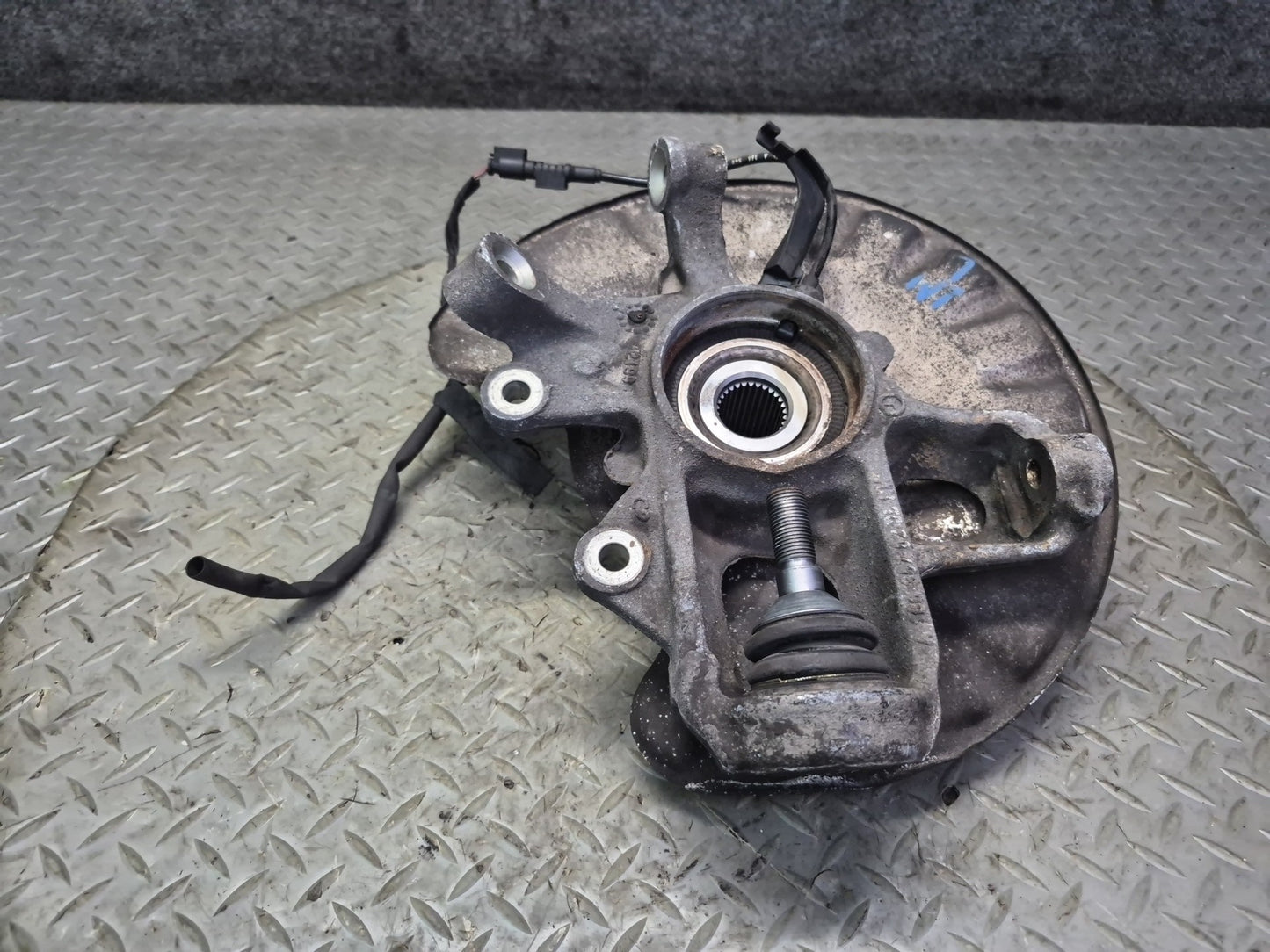 2012-2015 Mercedes X166 W166 ML AWD Rear Right Spindle Knuckle Wheel Hub OEM