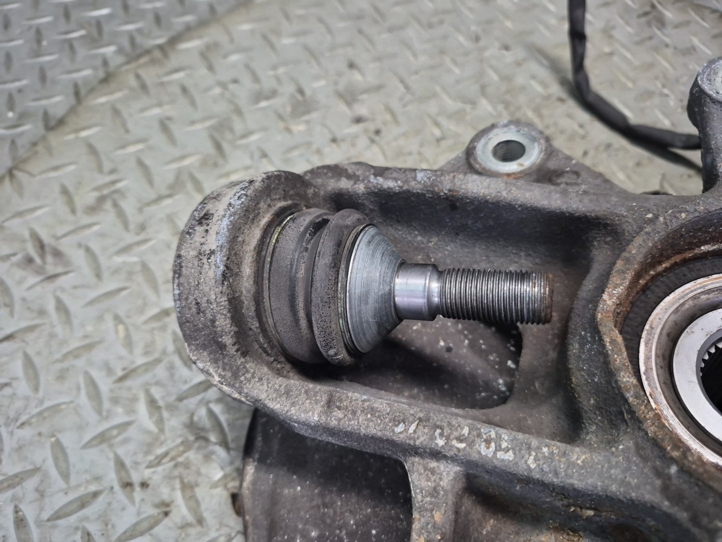 2012-2015 Mercedes X166 W166 ML AWD Rear Right Spindle Knuckle Wheel Hub OEM
