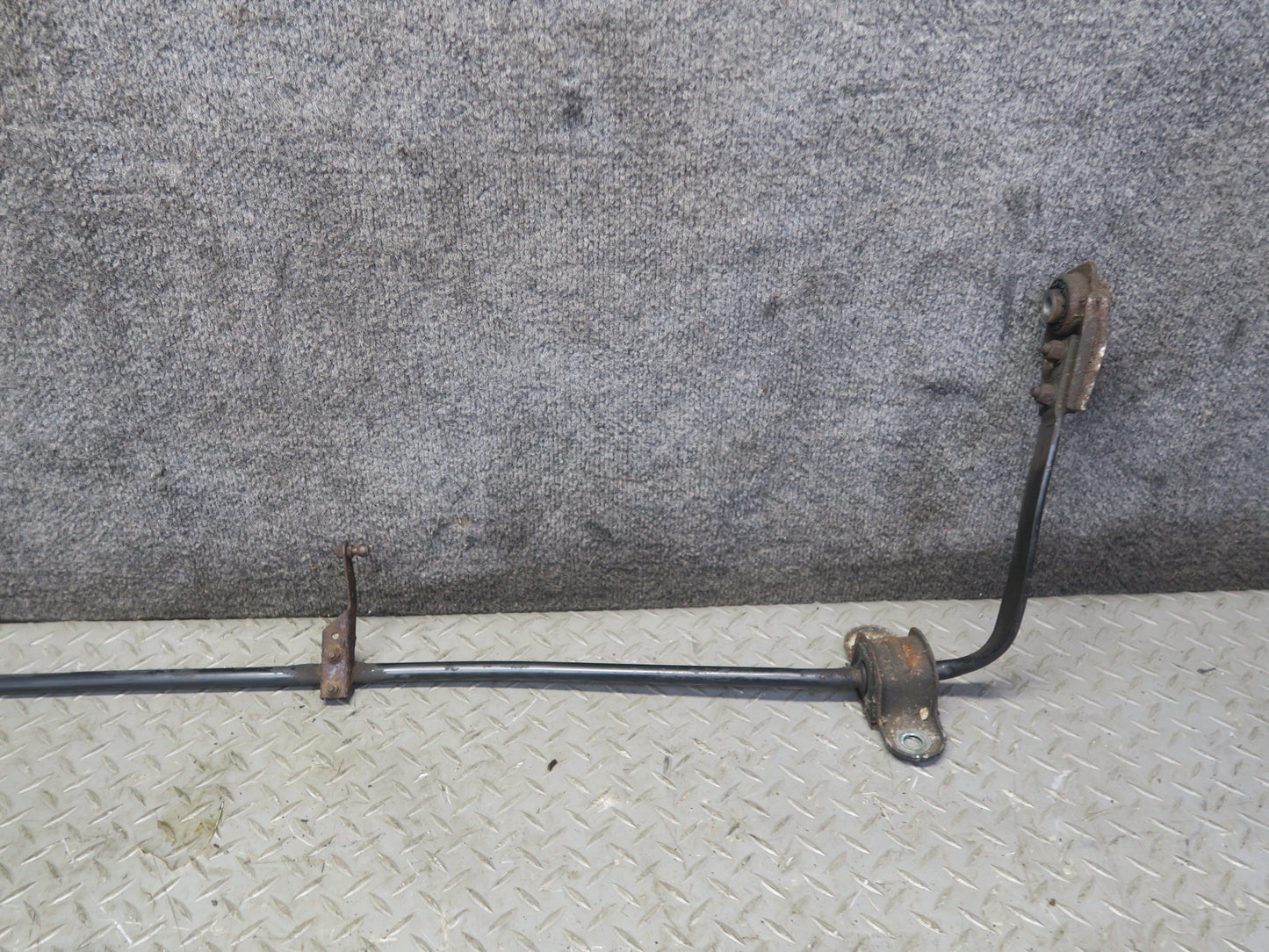 86-87 Mercedes W126 560SEL Sedan Rear Stabilizer Sway Bar 107K Miles OEM