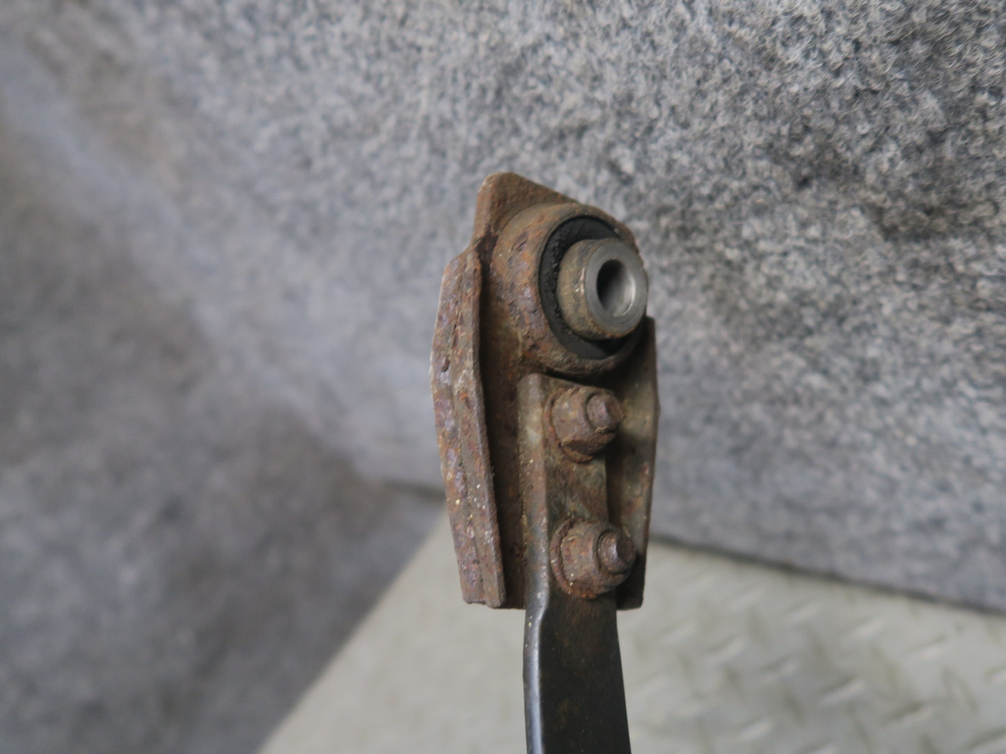 86-87 Mercedes W126 560SEL Sedan Rear Stabilizer Sway Bar 107K Miles OEM