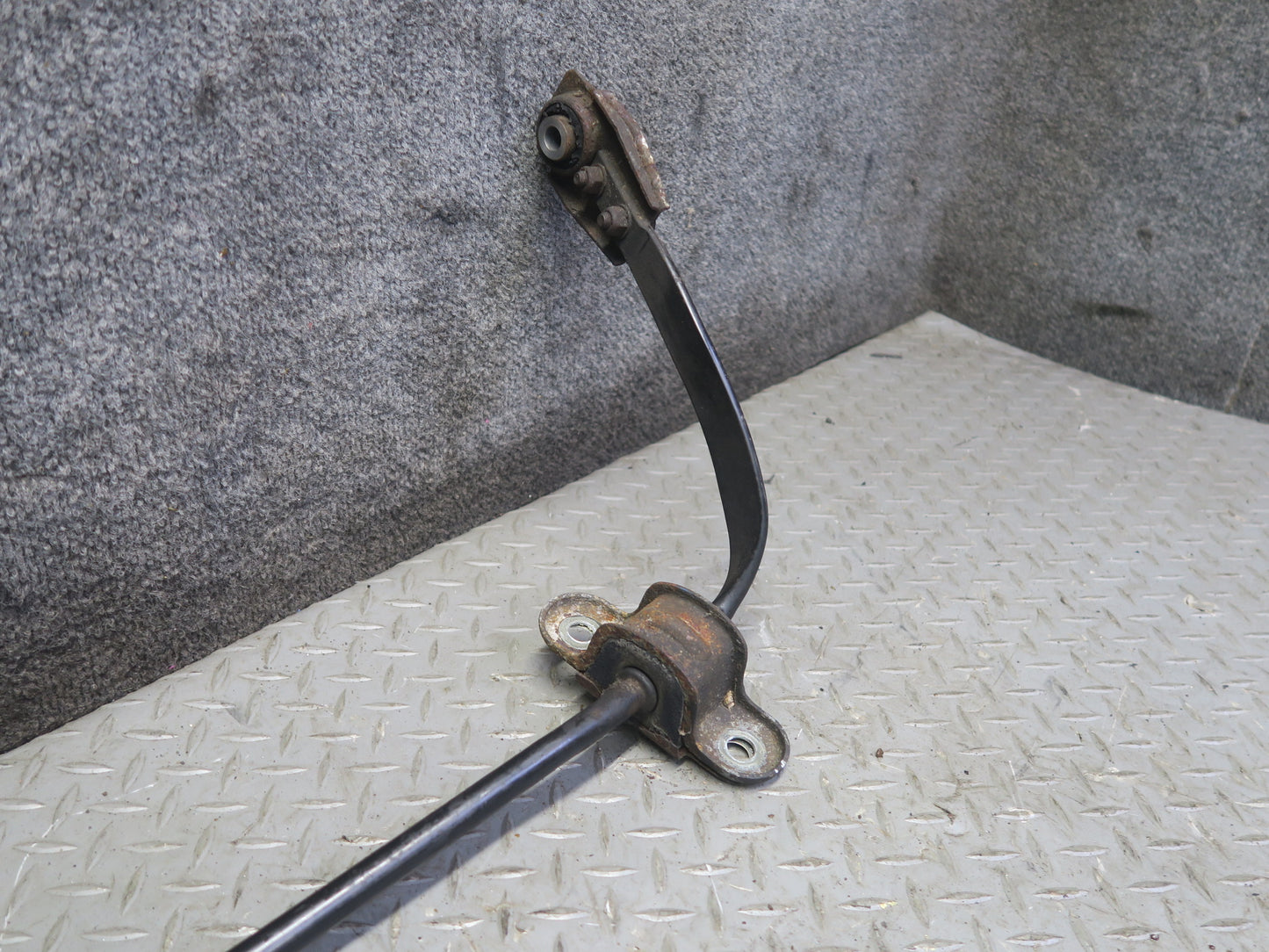 86-87 Mercedes W126 560SEL Sedan Rear Stabilizer Sway Bar 107K Miles OEM
