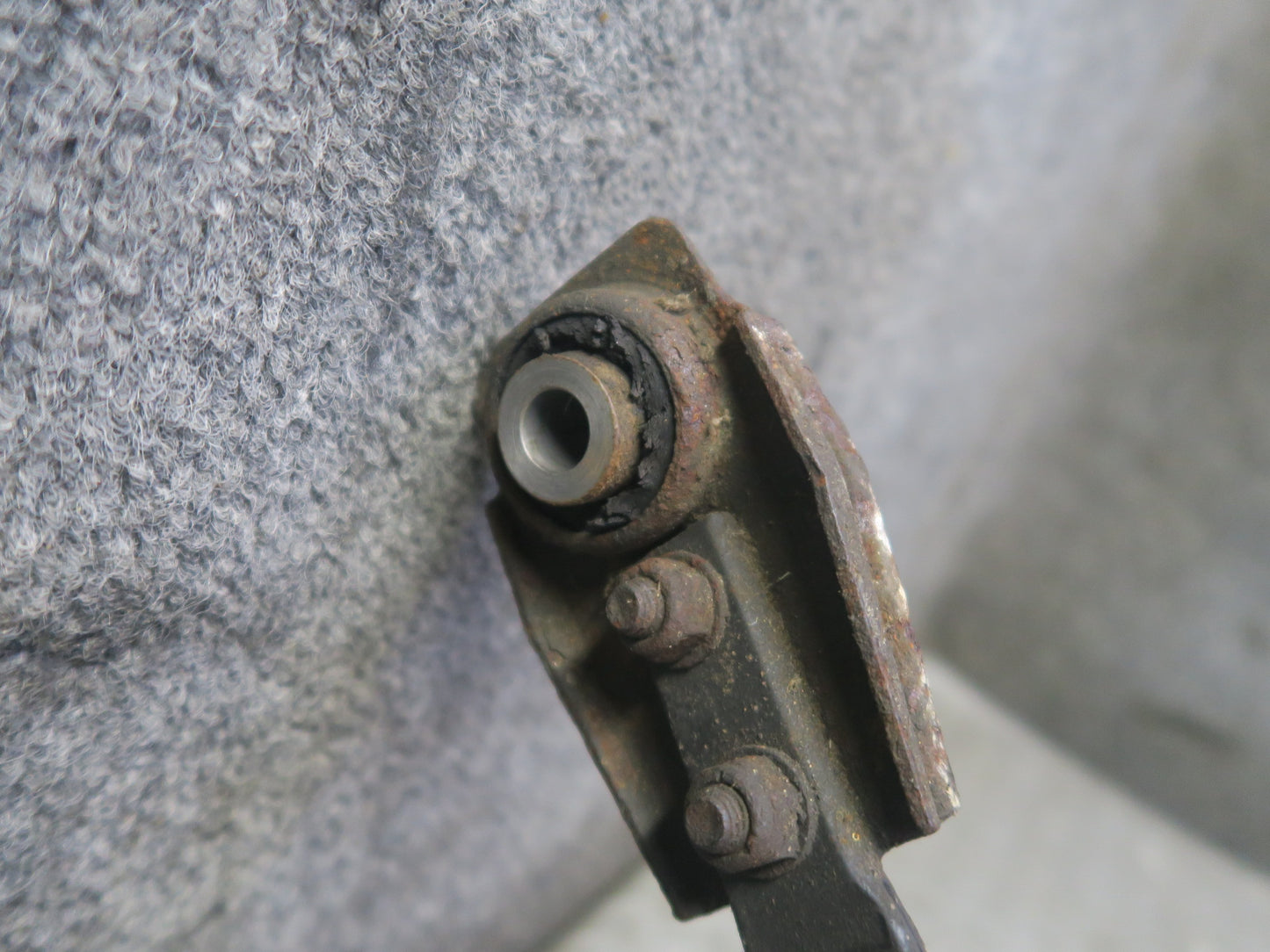 86-87 Mercedes W126 560SEL Sedan Rear Stabilizer Sway Bar 107K Miles OEM