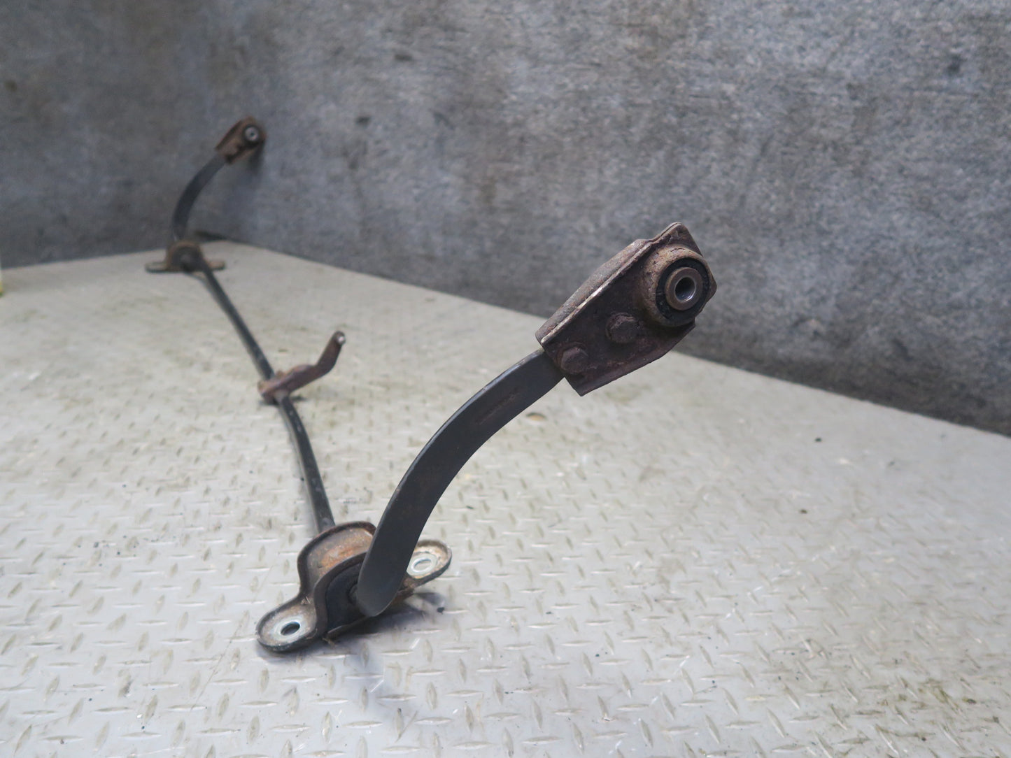 86-87 Mercedes W126 560SEL Sedan Rear Stabilizer Sway Bar 107K Miles OEM
