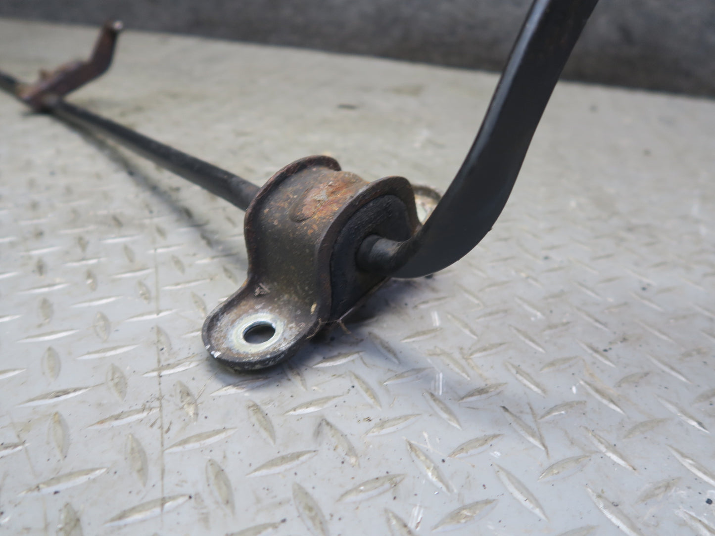 86-87 Mercedes W126 560SEL Sedan Rear Stabilizer Sway Bar 107K Miles OEM