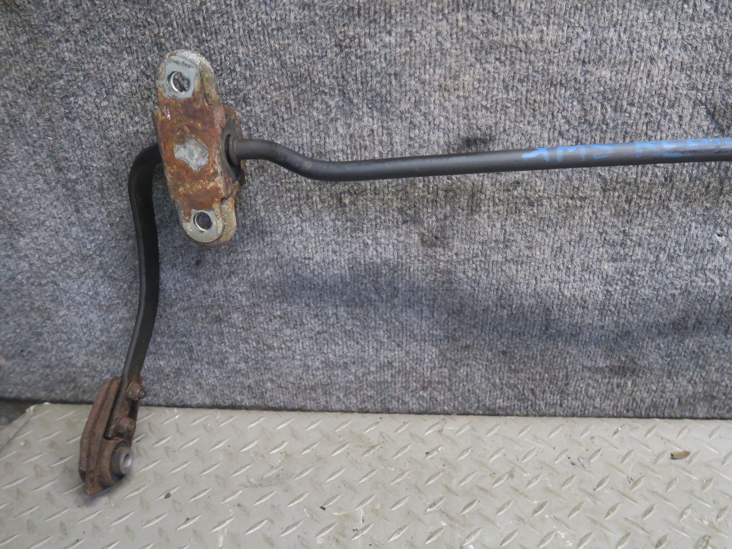 86-87 Mercedes W126 560SEL Sedan Rear Stabilizer Sway Bar 107K Miles OEM