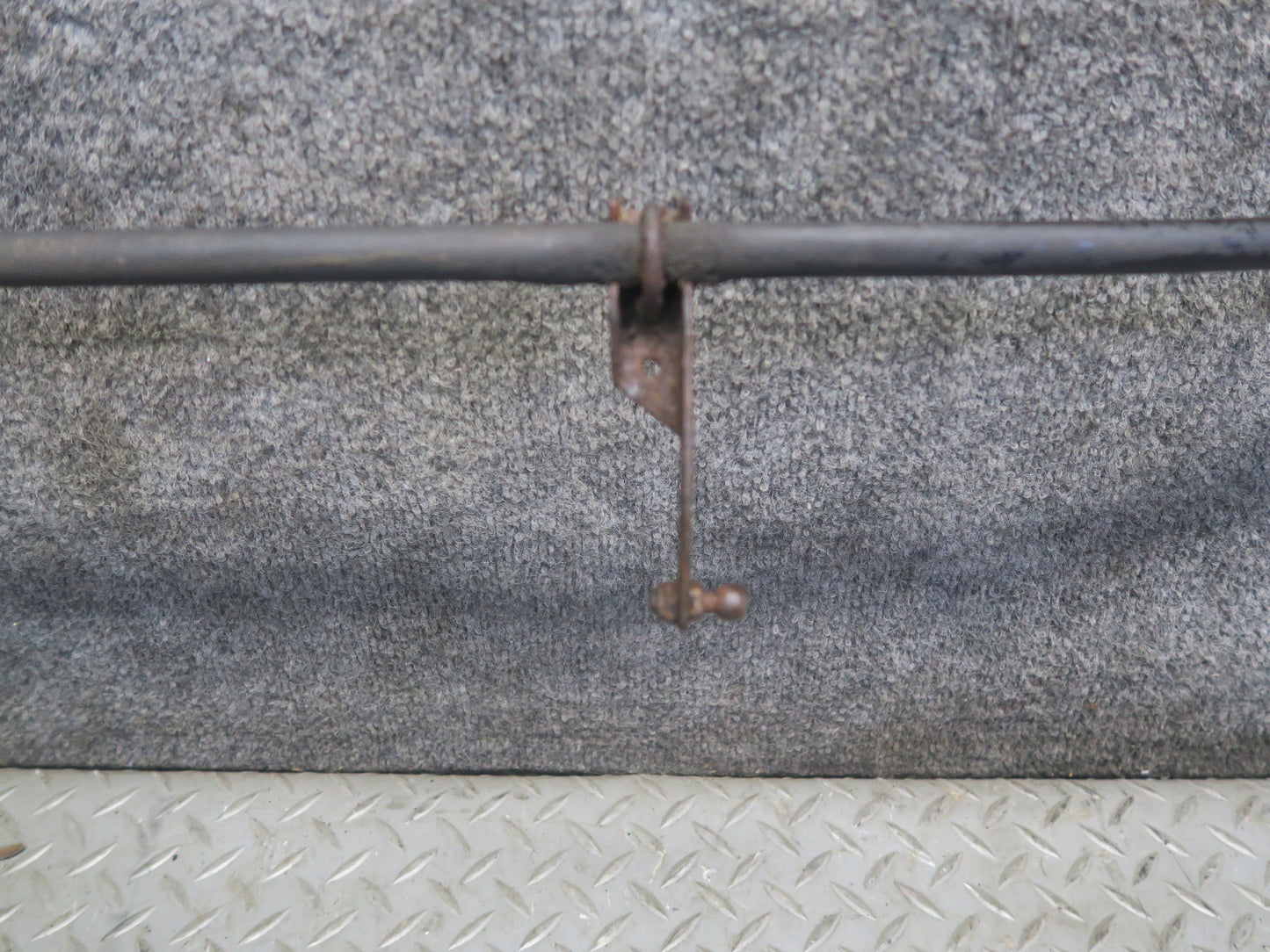 86-87 Mercedes W126 560SEL Sedan Rear Stabilizer Sway Bar 107K Miles OEM