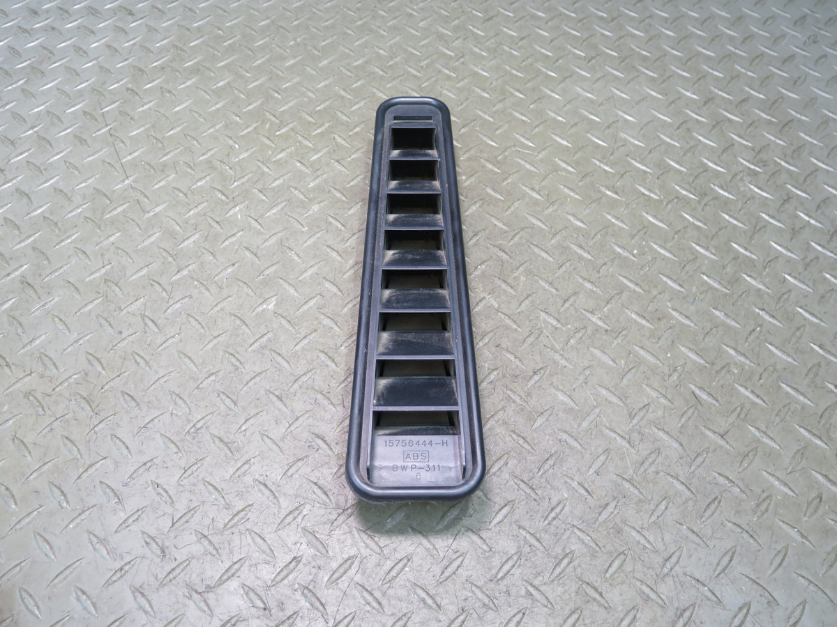 2003-2009 Hummer H2 Rear Quarter Cabin Pressure Inner Vent Grille 15756444