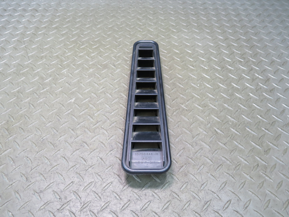 2003-2009 Hummer H2 Rear Quarter Cabin Pressure Inner Vent Grille 15756444