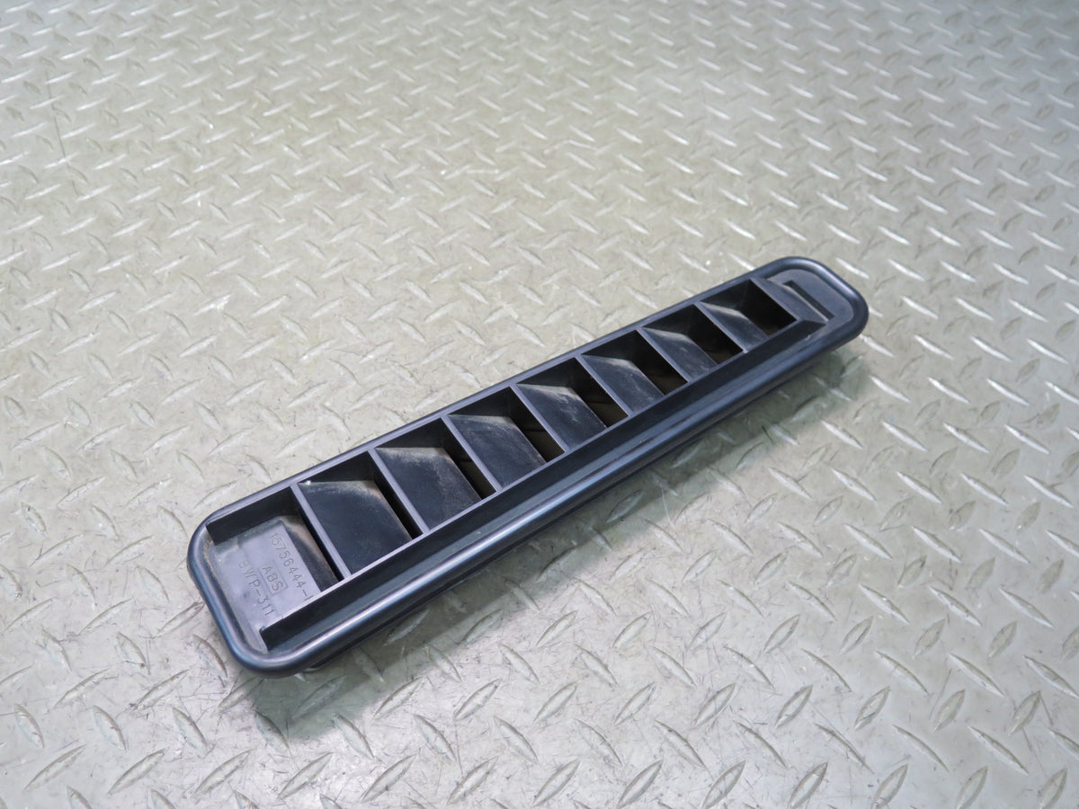 2003-2009 Hummer H2 Rear Quarter Cabin Pressure Inner Vent Grille 15756444