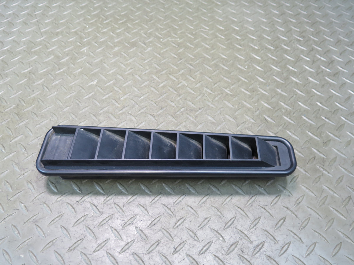 2003-2009 Hummer H2 Rear Quarter Cabin Pressure Inner Vent Grille 15756444