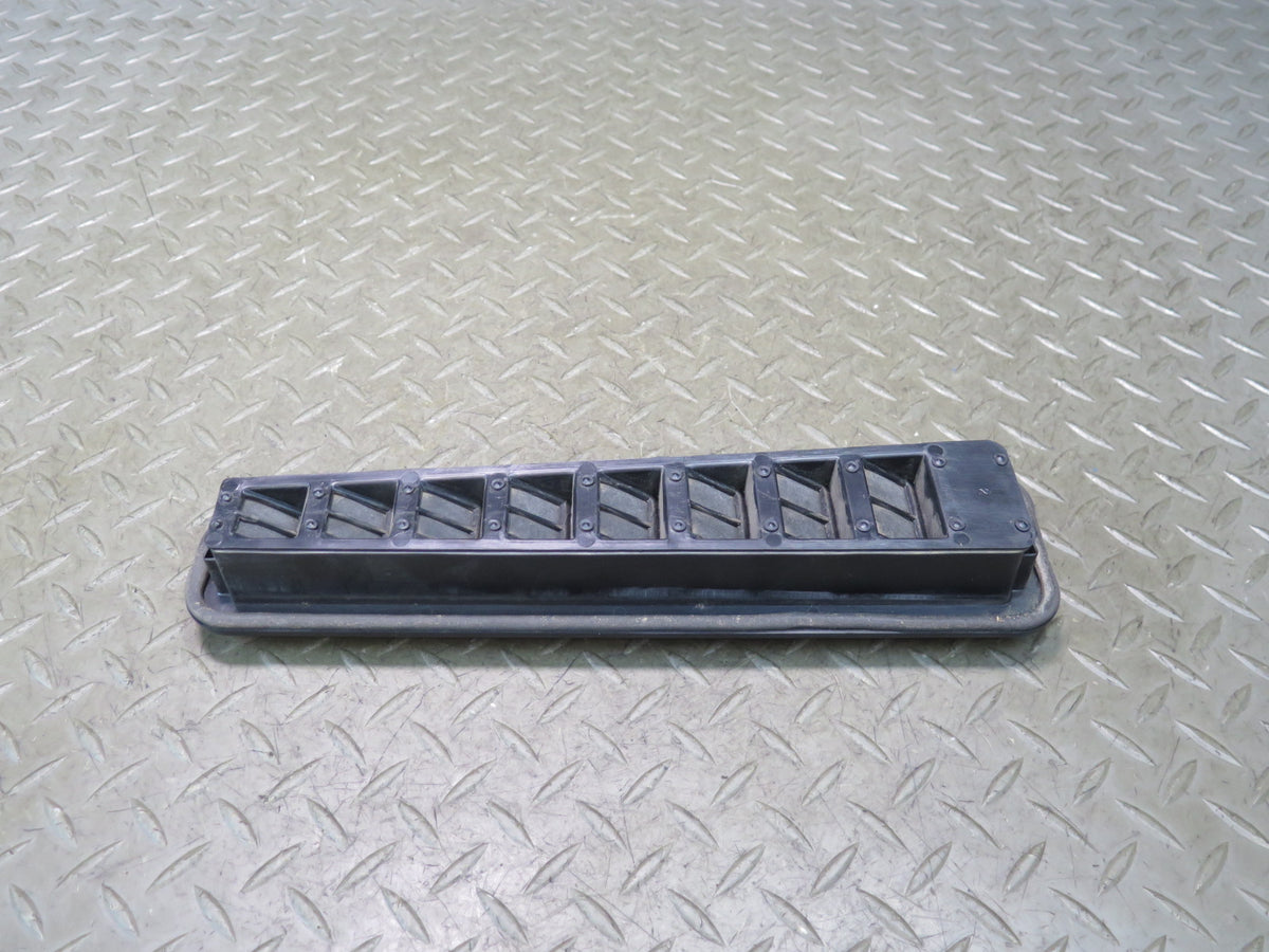 2003-2009 Hummer H2 Rear Quarter Cabin Pressure Inner Vent Grille 15756444