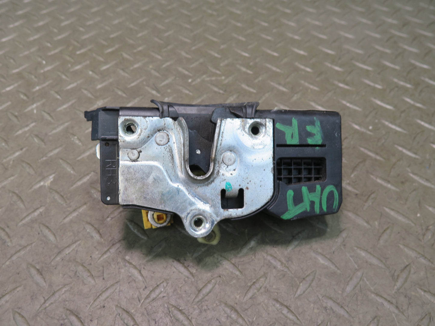 2003-2007 Hummer H2 Front Right Pass Side Door Lock Latch Actuator
