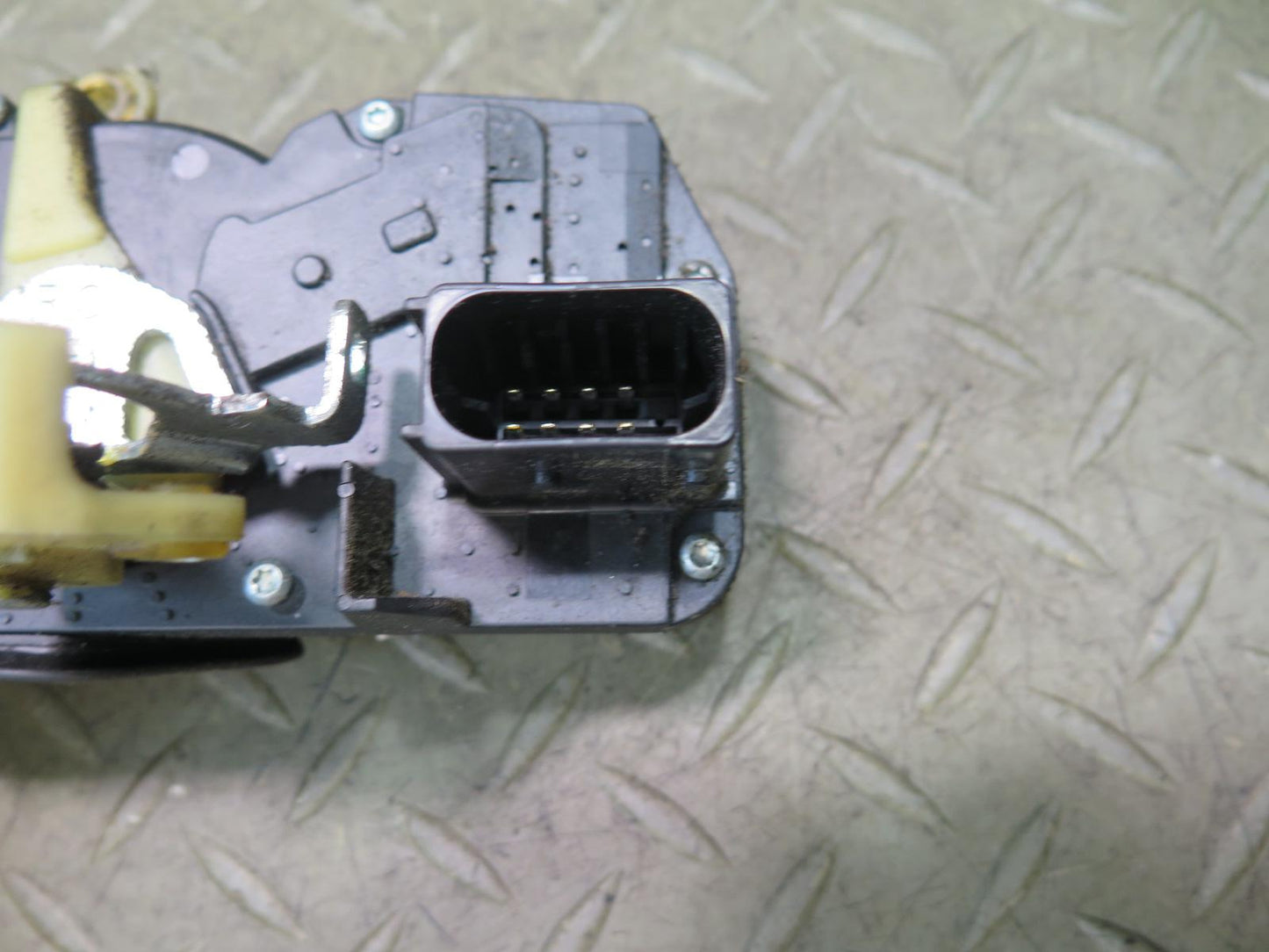 2003-2007 Hummer H2 Front Right Pass Side Door Lock Latch Actuator
