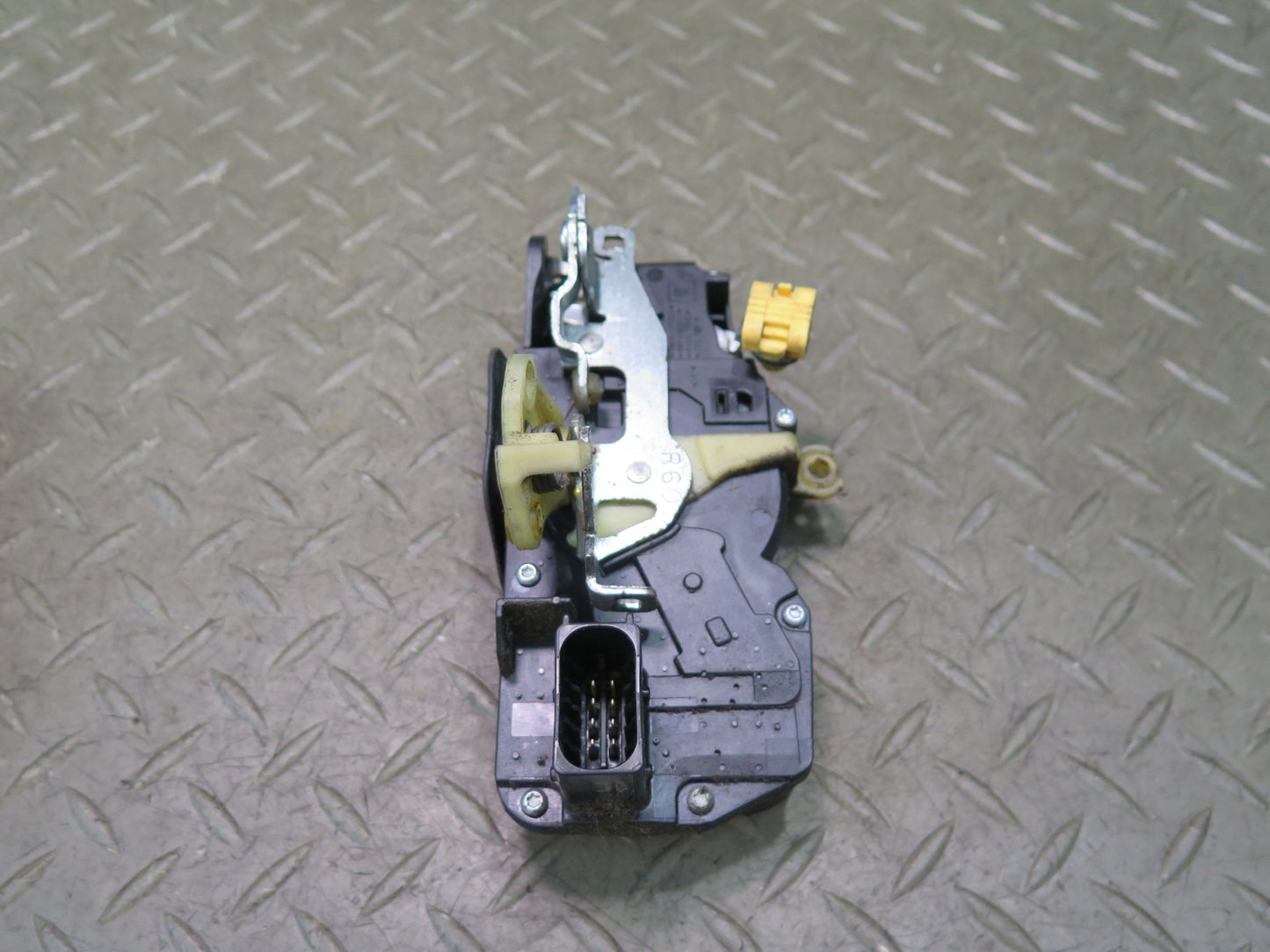 2003-2007 Hummer H2 Front Right Pass Side Door Lock Latch Actuator