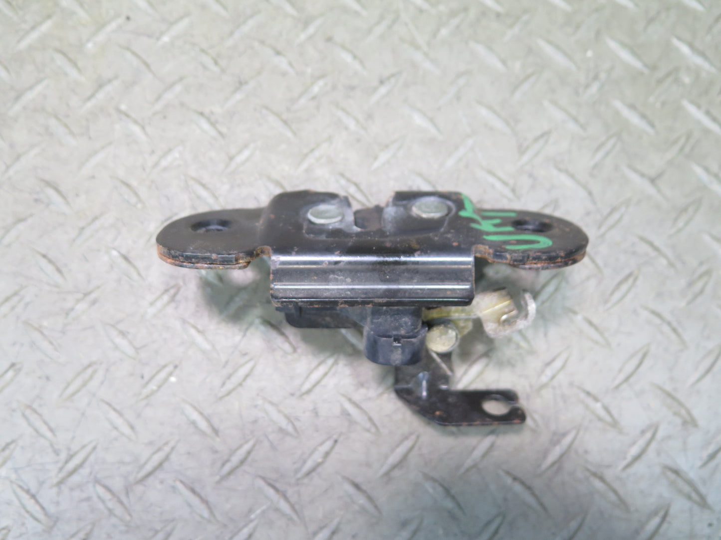 2003-2009 Hummer H2 Rear Trunk Lid Tailgate Liftgate Trunk Lock Latch Set of 2