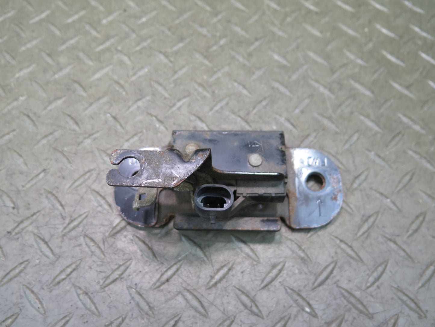 2003-2009 Hummer H2 Rear Trunk Lid Tailgate Liftgate Trunk Lock Latch Set of 2