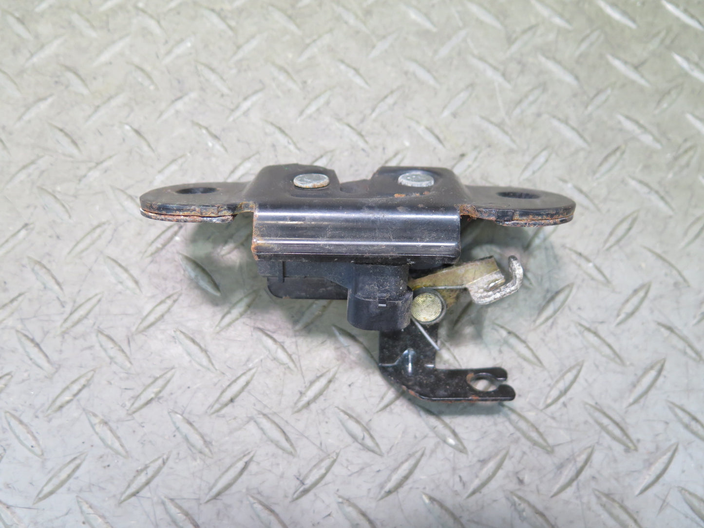 2003-2009 Hummer H2 Rear Trunk Lid Tailgate Liftgate Trunk Lock Latch Set of 2