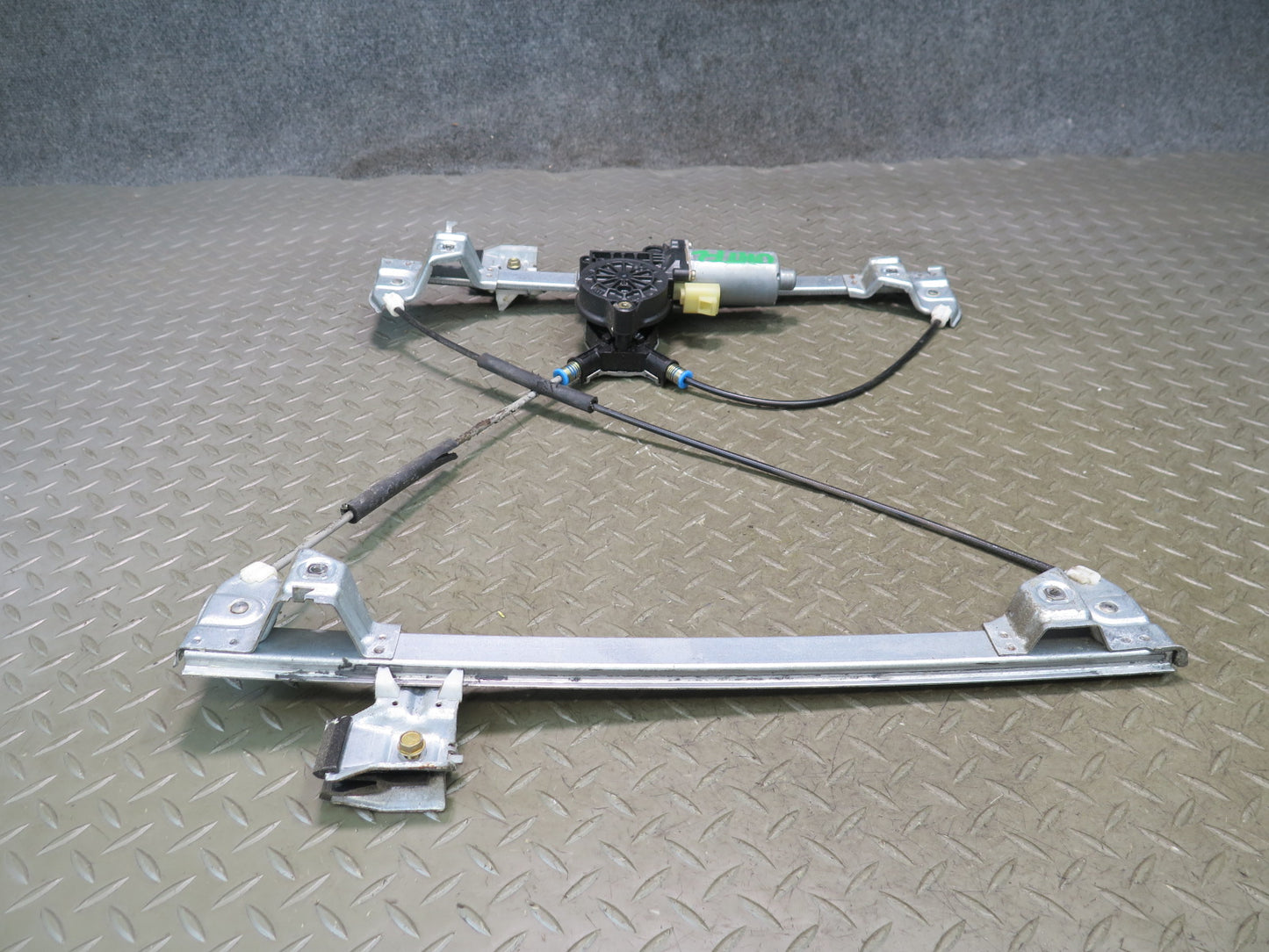 2003-2009 Hummer H2 Front Left Door Window Regulator W/ Motor