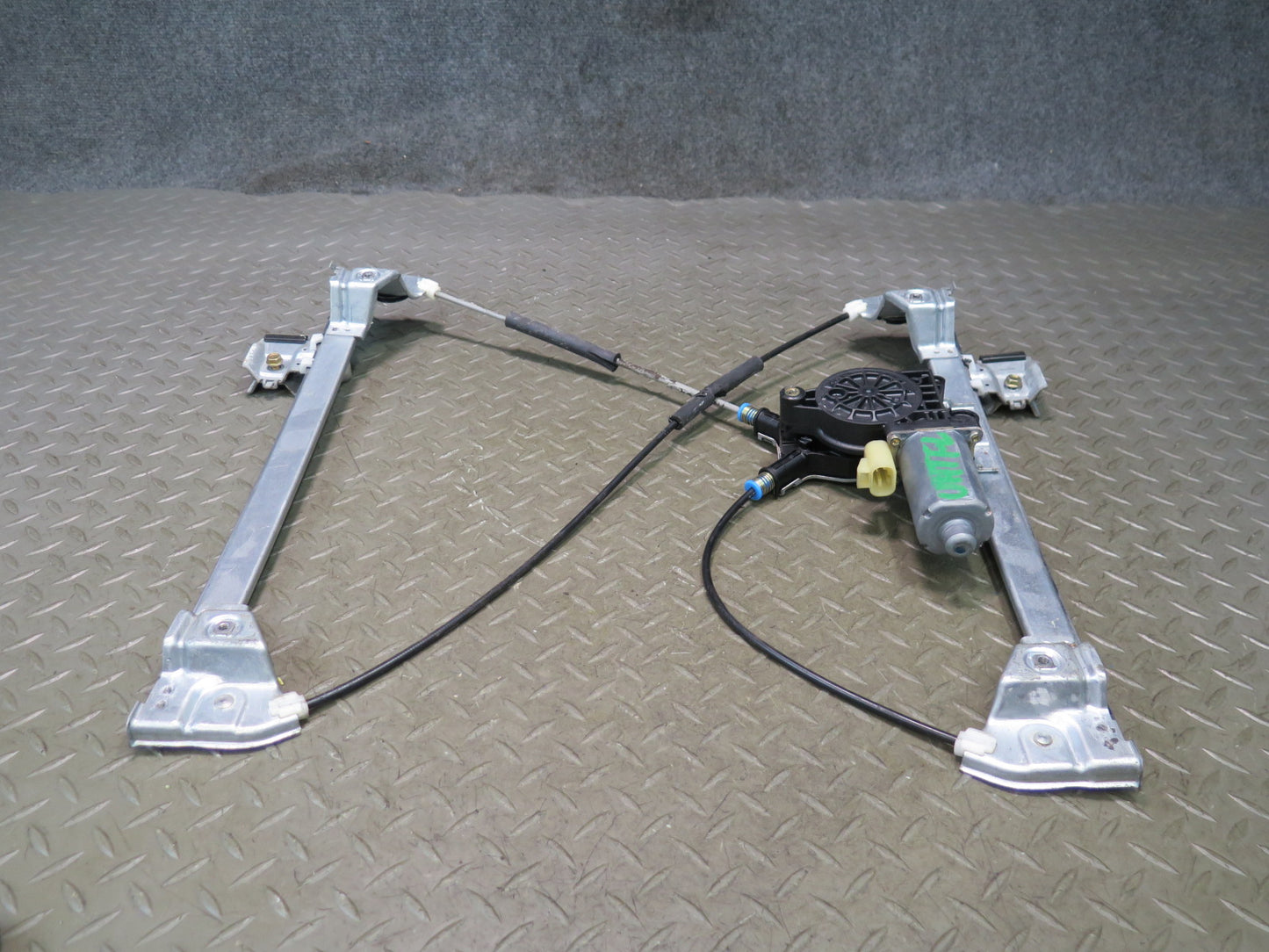 2003-2009 Hummer H2 Front Left Door Window Regulator W/ Motor
