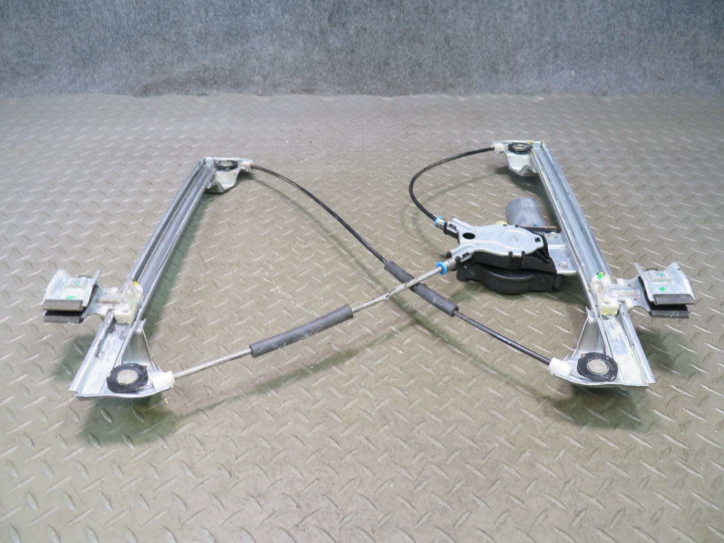 2003-2009 Hummer H2 Front Left Door Window Regulator W/ Motor