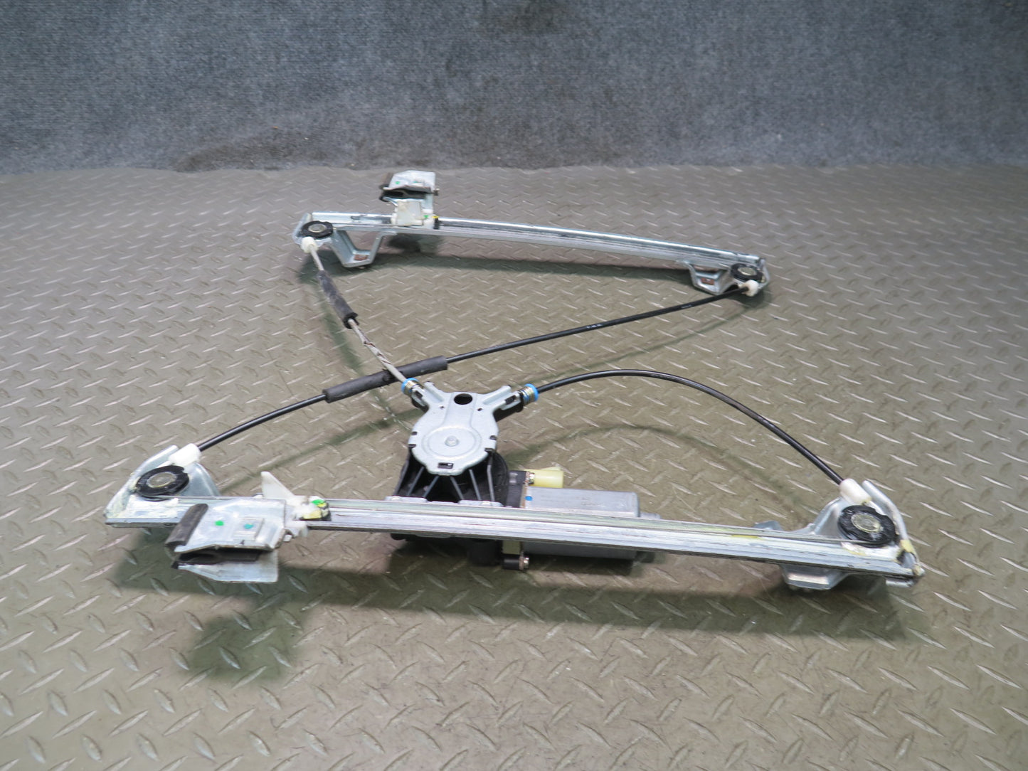 2003-2009 Hummer H2 Front Left Door Window Regulator W/ Motor