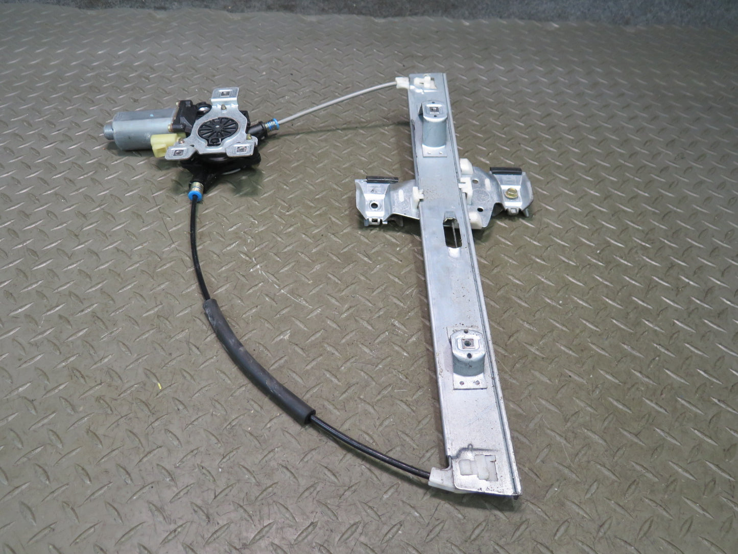2003-2009 Hummer H2 Rear Right Side Door Window Regulator W/ Motor
