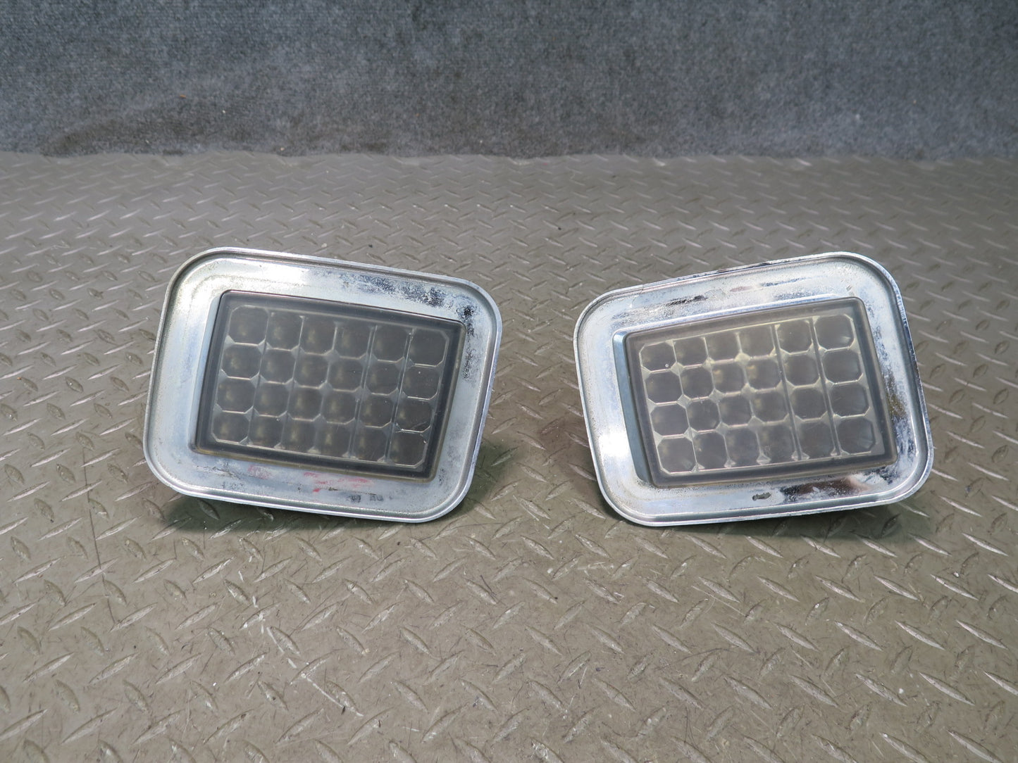 03-09 Hummer H2 Front Left & Right Side Turn Signal Light Lamp Set Aftermarket